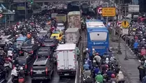 Banjir Daan Mogot, Penumpang Transjakarta Harus Turun dan Jalan Kaki