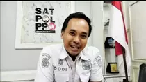 Viral, Pedagang Sate Berguling Histeris Saat Razia di Malioboro