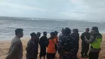 Nelayan Hilang Terseret Ombak Pantai Balekambang Malang