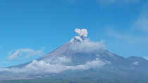 Gunung Semeru Erupsi, Hujan Abu Ganggu Aktivitas Warga