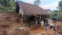 Hujan Deras Picu Longsor di Ciamis, Seorang Lansia Tewas Tertimbun