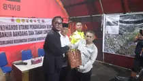 Jeje Govinda Beri Modal Kontrak, Warga Korban Longsor Cisarua Bahagia