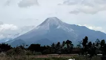 Merapi Muntahkan Guguran Lava hingga 1.900 Meter Pagi Ini
