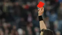 10 Kartu Merah Paling Absurd dalam Sejarah Liga Inggris