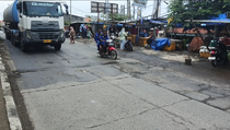 Jalan Pantura Cirebon Rusak, Truk Banyak Alami Pecah Ban