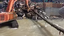 2 Jembatan Darurat di Agam Hanyut Diterjang Banjir