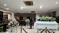 Dilepas Eri Cahyadi, Jenazah Ketua DPRD Surabaya Dimakamkan Hari Ini