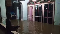 Sungai Meluap, 300 KK di Jember Terendam Banjir