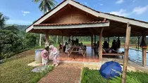 Wisata Durian Petik Langsung dengan Panorama Pegunungan Cianjur