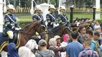 Atraksi Mingguan Paspampres Bikin Istana Dipenuhi Warga