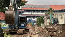 Warga Sudah Prediksi Tembok Tetangga SMP 182 Bakal Roboh sejak Lama