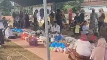 Jelang Ramadan, Warga Bangkalan Gelar Tradisi Kosar dan Rokat Makam