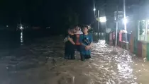 Banjir Terjang 5 Kecamatan di Probolinggo, Warga Mengungsi
