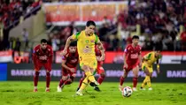Kalah 2 Laga Beruntun, Bruno Ingin Persebaya Kalahkan PSM di GBT