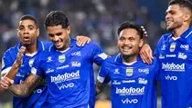 Persib Waspadai Serangan Balik Persebaya di Stadion GBT