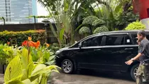 Bupati Pekalongan Fadia Arafiq Tiba di Gedung KPK Seusai Terjaring OTT