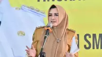 Roller Coaster Fadia Arafiq: Penyanyi Dangdut, Bupati, hingga OTT KPK