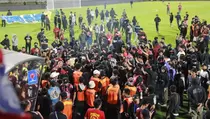 PSM Vs Persita Ricuh, Suporter Serbu Lapangan Gelora BJ Habibie