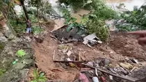 Sungai Ciujung Meluap Diterjang Hujan Deras, 4 Rumah di Lebak Ambruk