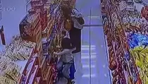 Viral Aksi Emak-emak Bawa Anak Curi Minyak Goreng di Minimarket Barru
