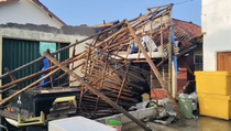 Ratusan Rumah di Cirebon Rusak Diterjang Puting Beliung