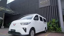 Wuling Motors Serahkan Mitra EV untuk Ambulans dan Mobil Jenazah