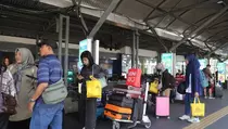 Puncak Mudik Hari Ini, 27.317 Penumpang Kereta Tinggalkan Surabaya