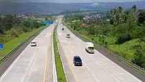 Arus Lalu Lintas Tol Cisumdawu Terpantau Masih Lancar