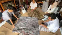 Sarung Batik Kudus Tembus Ekspor, Penjualan Naik Drastis Saat Lebaran