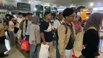 Mudik Saat Lebaran, 10.356 Penumpang Padati Stasiun Pasar Turi