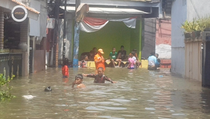 Banjir Kampung Makasar Jaktim Belum Surut, Sejumlah Warga Mengungsi