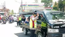Polisi Temukan Pikap Angkut Penumpang di Jalur Wisata Subang