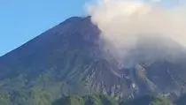 Status Siaga, Merapi Luncurkan 13 Guguran Lava dengan Jarak 1,9 Km