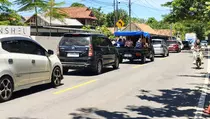 Arus Wisata Anyer Padat, Polisi Berlakukan One Way