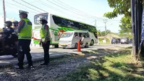Libur Lebaran, Jalur Pantai Anyer Dipenuhi Kendaraan Wisatawan