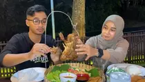 Ayam Panggang Pakis Mbok Tin, Kuliner Lereng Muria yang Diburu