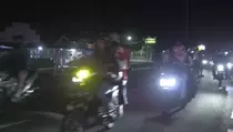 Didominasi Motor, Arus Balik Pantura Subang Padat Malam Ini