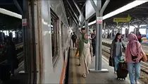 Arus Balik: 13.998 Penumpang Serbu Stasiun Gubeng Jumat 27 Maret 2026