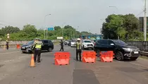 One Way Hari Ke-2, Arus GT Cikampek Dialihkan Pakai Barrier