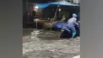 Banjir Bekasi Sore Ini, Banyak Motor Mogok di Jalan