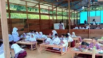 220 Siswa di Nagan Raya Masih Sekolah di Tenda Pascabanjir Sumatera