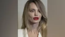 Wajah Angelina Jolie Tak Dikenali, Netizen Heboh Bahas Teori Kloning