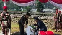 Begini Suasana Upacara Pemakaman Militer Mayor Zulmi di TMP Cikutra