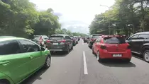 Arus Balik Puncak ke Jakarta Siang Ini Mengular hingga Pintu Tol Ciawi