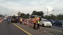 Lalu Lintas Tol Jakarta-Cikampek Meningkat, Contraflow Diberlakukan