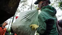 Puncak Dikepung 30 Ton Sampah, Eiger Adventure Land Turun Tangan