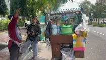 Laba Menipis karena Harga Plastik Mahal, Pedagang Kopi Keliling Pusing