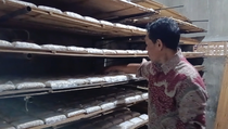 Terjepit Harga Kedelai, Perajin Tempe Perkecil Ukuran Produk