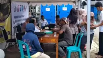 Dukcapil Kota Bekasi Perbarui Dokumen Korban Kebakaran SPBE Cimuning