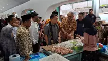 Tinjau Pasar Sidayu, Mendag: Sebagian Harga Bahan Pokok di Bawah HET